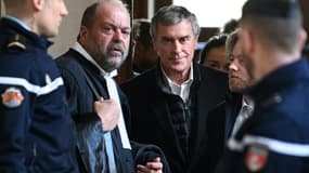 L'ancien ministre du Budget Jérôme Cahuzac (D), au côté de son avocat Eric Dupond-Moretti, au tribunal à Paris, le 12 février 2018