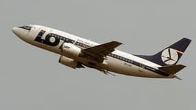 Un avion de la compagnie nationale polonaise Lot a fait un atterrissage d’urgence mercredi soir à l’aéroport international de Varsovie Okecie sans faire de victimes