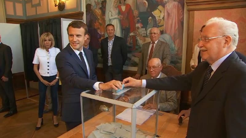 Macron a voté dans son fief du Touquet