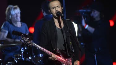 Calogero sur la scène du Zénith de Paris lors des Victoires de la Musique en 2015