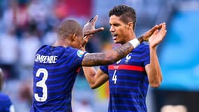 Presnel Kimpembe avec Raphaël Varane, à Munich le 15 juin 2021