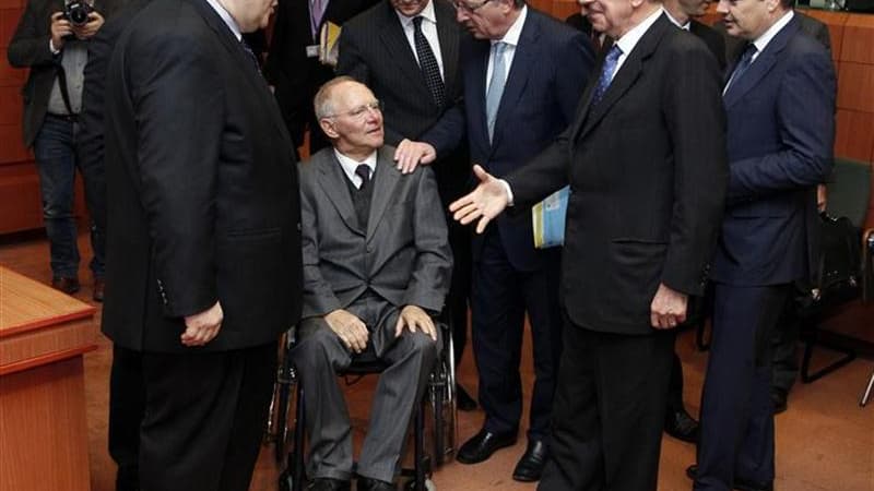 Les ministres des Finances de la zone euro ont ouvert la porte mardi à une éventuelle aide supplémentaire du Fonds monétaire international, alors que la réforme du Fonds européen de stabilité financière risque de ne pas avoir l'effet escompté et que la pr