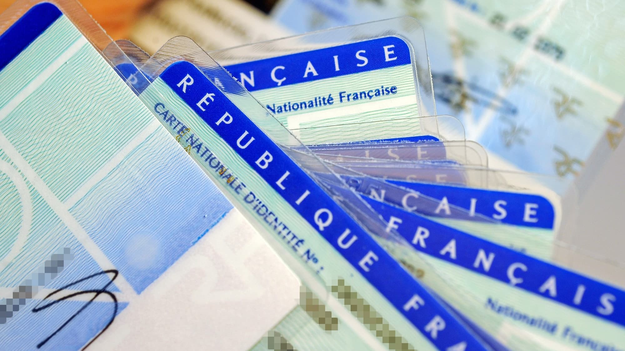Jusqu'à deux mois d'attente pour refaire ses papiers d'identité: que se ...