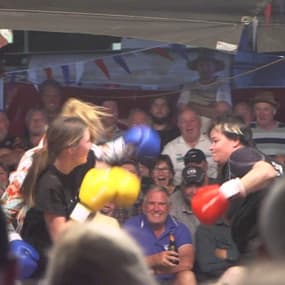 En Australie, les boxeurs itinérants attirent la foule