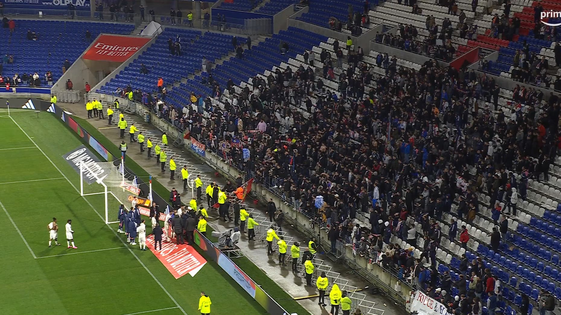 Discussions entre les joueurs et les supporters de l'OL, le 26 janvier 2024.