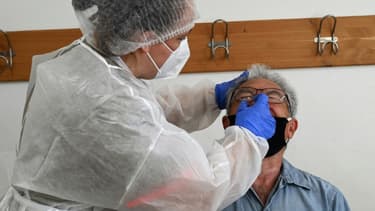 Test de dépistage du coronavirus le 19 novembre 2020 à Saint-Gilles, dans le Gard