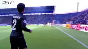Il inscrit un corner direct et le célèbre comme Cristiano Ronaldo