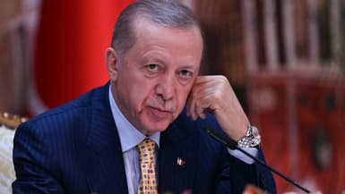 Le président turc Recep Tayyip Erdogan, lors d'une conférence de presse avec le président ukrainien Volodymyr Zelensky, à Istanbul, en Turquie, le 8 mars 2024