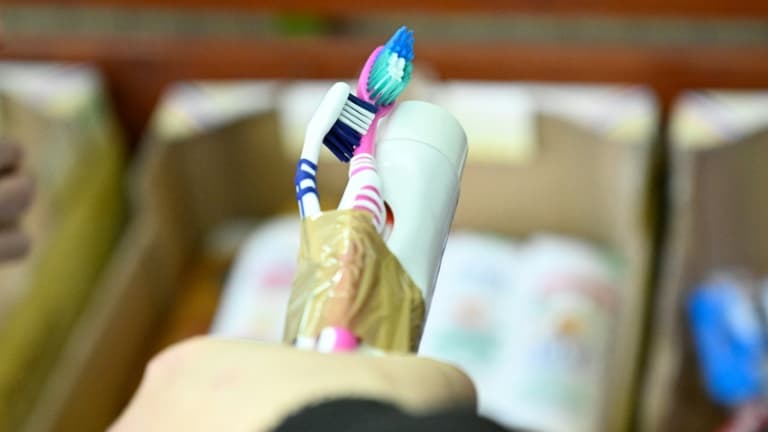 Selon un sondage mené par Yougov pour l'Union française de chirurgiens-dentistes (UFSBD) et Oral-B, paru en 2022, 36 % des sondés disent être allés chez le dentiste il y a moins de six mois (photo d'illustration).
