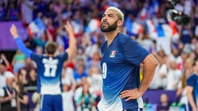 Earvin Ngapeth avec l'équipe de France de volley aux Jeux olympiques de Paris 2024.