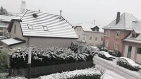 La neige recouvre les rues de Mulhouse - Témoins BFMTV