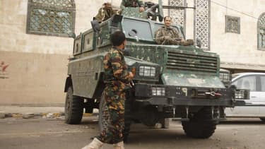 Surveillance accrue à Sanaa. Les Etats-Unis ont invité mardi leurs ressortissants à quitter immédiatement le Yémen en raison de la persistance d'une menace d'"attaque terroriste". /Photo prise le 5 août 2013/REUTERS/Khaled Abdullah