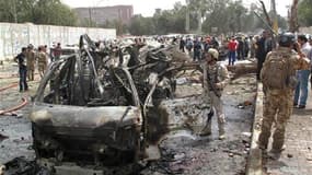 Trois voitures piégées ont explosé dimanche matin dans le centre de Bagdad, près des ambassades d'Iran (photo), d'Egypte et d'Allemagne, faisant au moins 30 morts et 168 blessés. /Photo prise le 4 avril 2010/REUTERS/Saad Shalash