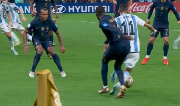 Y avait-il faute de Dembélé sur Di Maria en finale de Coupe du monde 2022 entre la France et l'Argentine ?