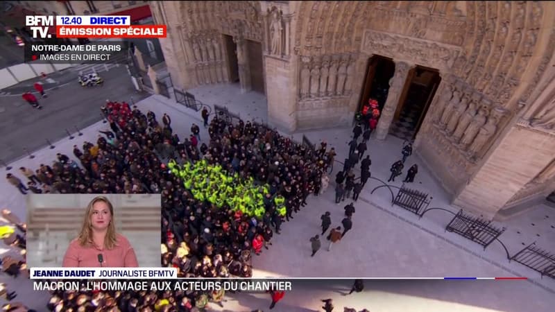 Notre-Dame: une partie des acteurs de la reconstruction rentrent à l'intérieur de la cathédrale, sous les applaudissements