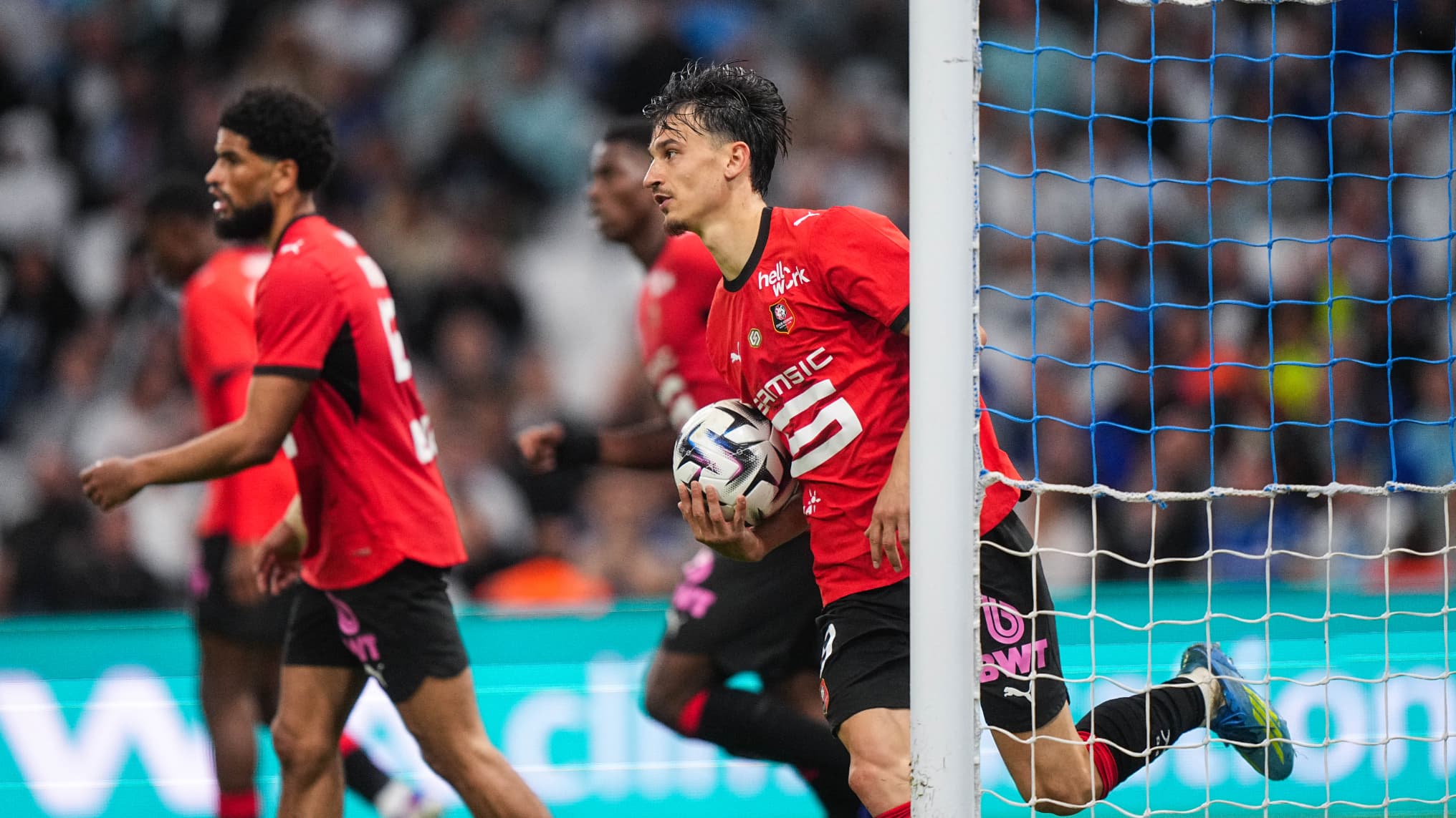 Esteban Lepaul se convierte en el máximo goleador de la Ligue 1, el primer jugador fuera del PSG en 11 años.