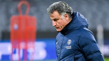 L'entraîneur du Paris Saint-Germain Christophe Galtier vit une saison particulièrement éprouvante à Paris