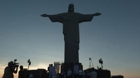 Covid-19: le Brésil lance sa campagne de vaccination au pied du Christ Rédempteur de Rio