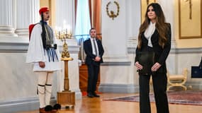 La nouvelle ambassadrice des États-Unis en Grèce, Kimberly Guilfoyle, arrive au palais présidentiel grec à Athènes le 4 novembre 2025 pour présenter ses lettres de créance au président grec.