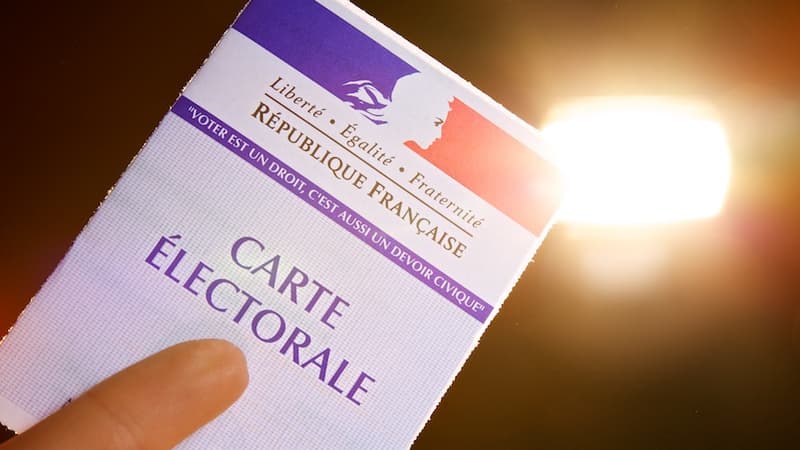 Les élections départementales et régionales reportées en 2015.