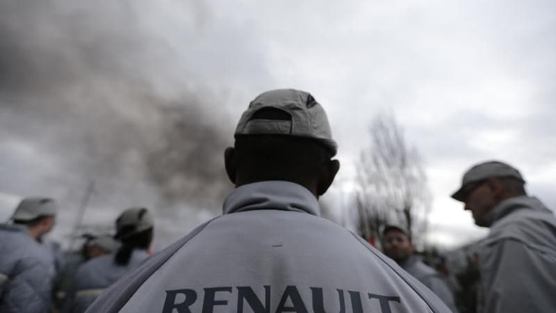 Les négociations sociales chez Renault et PSA Peugeot Citroën reprennent ce mardi dans un contexte de plus en plus tendu avec l'accélération du calendrier chez les deux constructeurs. /Photo prise le 29 janvier 2013/REUTERS/Christian Hartmann