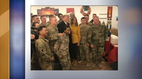 Donald Trump et son épouse Melania aux côtés des troupes américaines en Irak, ce mercredi.