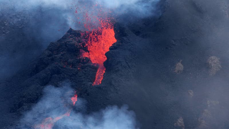 Le Piton de la Fournaise, à La Réunion, lors d'une éruption le 5 février dernier.