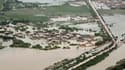 Vue aérienne d'une zone inondée à Sujawal, dans le sud-est du Pakistan. Les changements climatiques pourraient en partie expliquer les inondations qui ont dévasté le pays, mais les experts y voient aussi le résultat de l'aménagement et de l'exploitation d