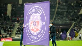 Le logo du Téfécé avant un match de L2 en décembre 2021
