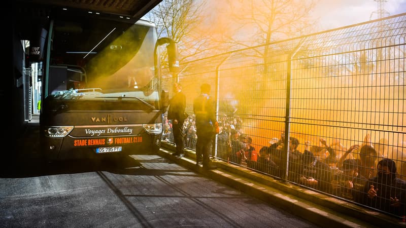 Rennes-Strasbourg: les Rennais accueillis par 500 supporters pour les 120 ans du club