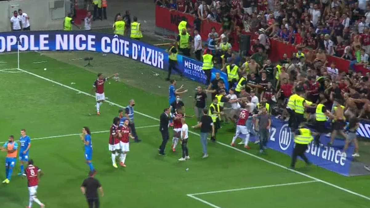 Le terrain envahi lors de Nice-OM