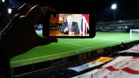 Le Premier ministre Boris Johnson devrait faciliter le retour des spectateurs dans les stades