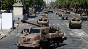 Un canon Caesar lors du défilé du 14 juillet 2023 sur les Champs-Elysées, à Paris