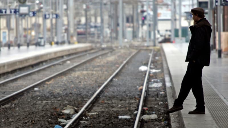 Chaque année environ 11.000 personnes mettent fin volontairement à leurs jours en France.