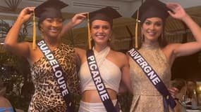 Moïra André (Miss Guadeloupe), Marina Przadka (Miss Picardie) et Romane Agostinho (Miss Auvergne), le 24 novembre 2025 à Abidjan.