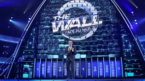 Christophe Dechavanne dans le nouveau jeu de TF1, "The Wall: Face au mur".