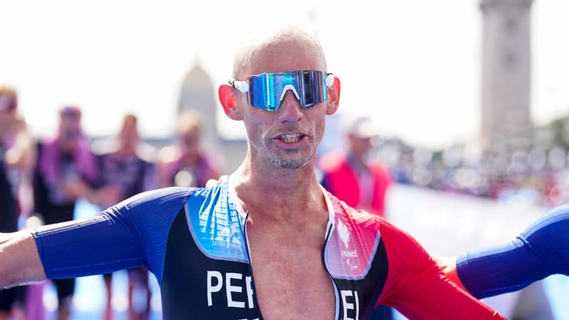 Antoine Pérel à l'arrivée du para triathlon des JO paralympiques le 2 septembre 2025 à Paris