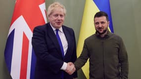 Boris Johnson et Volodymyr Zelensky, lors de leur rencontre surprise samedi 9 avril 2022 à Kiev