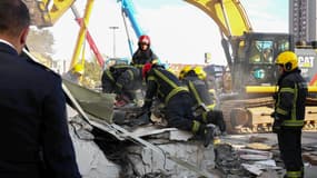 Des sauveteurs à Novi Sad, en Serbie, ce vendredi 1er novembre 2024.