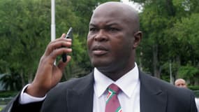 Ronnie Brunswijk, vice-président du Surinam, a joué un match de Ligue Concacaf à 60 ans