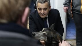 Gérald Darmanin dans un centre de la SPA le 27 janvier 2023 à Chamarande dans l'Essonne 