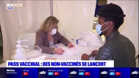 Covid: des vaccinés reçoivent leur première dose avant l'entrée en vigueur du pass vaccinal