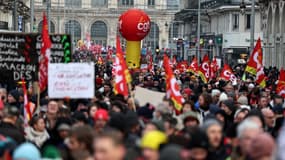 Selon la CGT, 400.000 participants ont manifesté ce jeudi 19 janvier à Paris.