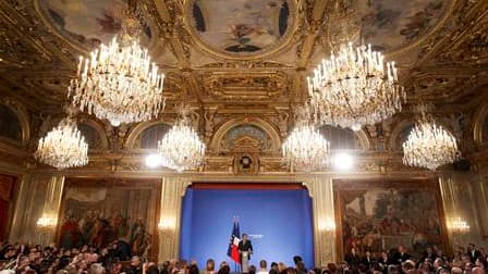 Nicolas Sarkozy a défendu samedi sa politique d'austérité devant plusieurs centaines de fonctionnaires, premiers concernés par la réduction des dépenses publiques et des effectifs dans l'administration. Le chef de l'Etat présentait à l'Elysée ses voeux de