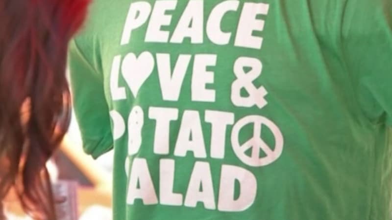 Le slogan "Peace, love and potato salad" était sur tous les t-shirts lors du festival PotatoStock.
