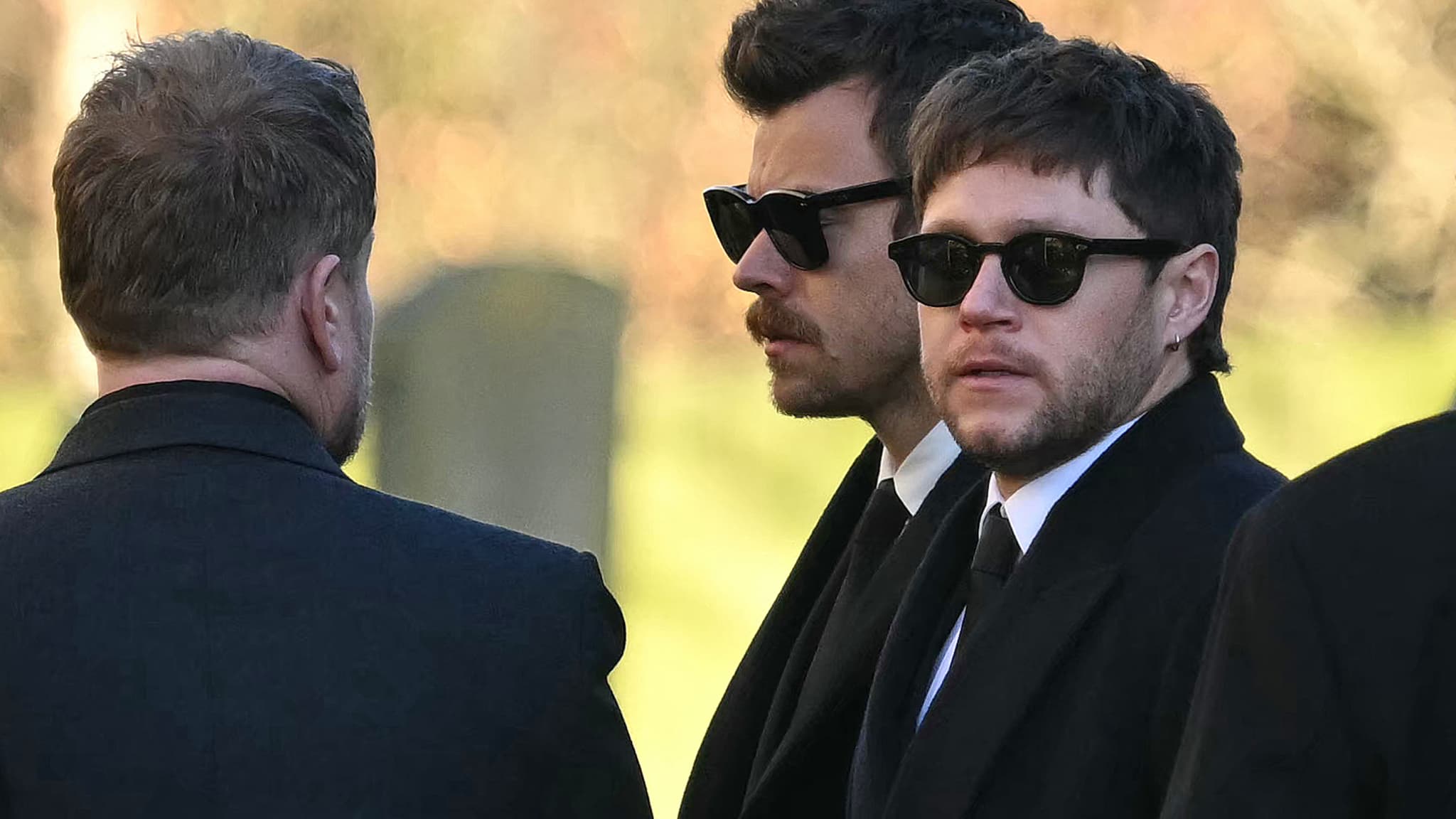 La famille de Liam Payne et les membres de One Direction réunis aux funérailles du chanteur. Sur la photo, Harry Styles et Niall Horan le 20 novembre 2024. La famille de Liam Payne et les membres de One Direction réunis aux funérailles du chanteur. Sur la photo, Harry Styles et Niall Horan le 20 novembre 2024.