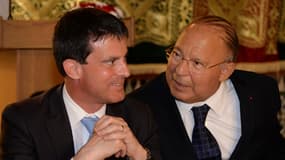 Le ministre de l'Intérieur Manuel Valls (g.) et le recteur de la Grande Mosquée de Paris, Dalil Boubakeur, mercredi.