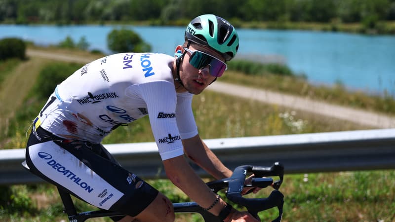 Paul Seixas touche apres sa chute sur le Tour Auvergne Rhone Alpes le 13 juin 2026 2303053