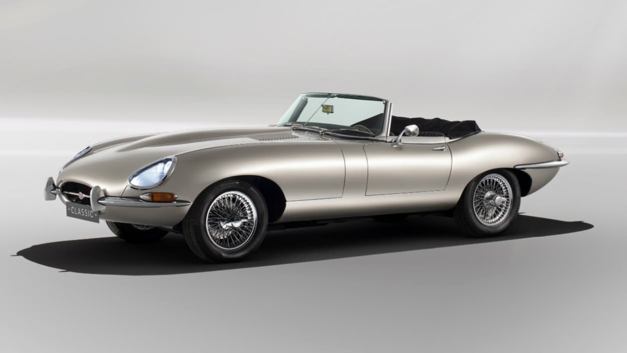 Jaguar a dévoilé une nouvelle version de sa Type E électrique à Pebble Beach, l'occasion de confirmer qu'elle sera produite en série. Jaguar a dévoilé une nouvelle version de sa Type E électrique à Pebble Beach, l'occasion de confirmer qu'elle sera produite en série.