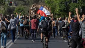 L'armée face aux manifestants au Chili. 